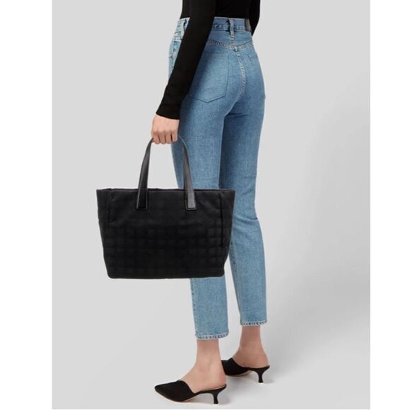 Chanel tote nylon bag excellent used condition - Picture 1 of 12